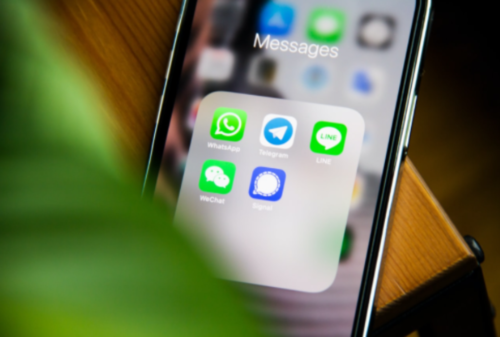 WhatsApp, Facebook, and Instagram are Down for Many Users