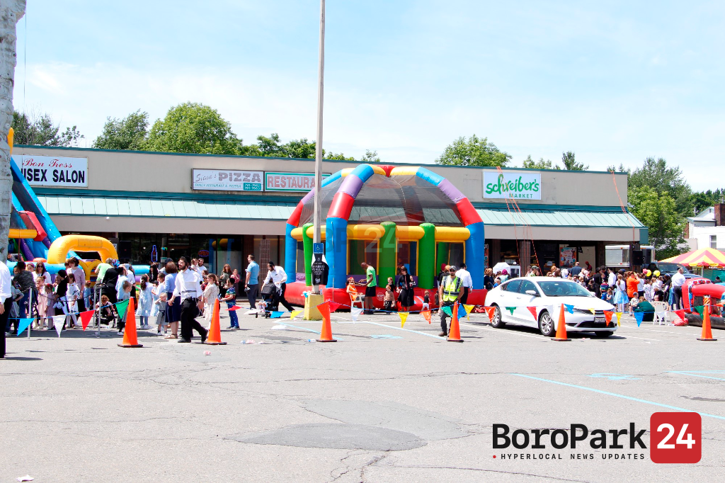 Grand Opening of the New Mountain Mall in Monticello Boro Park 24
