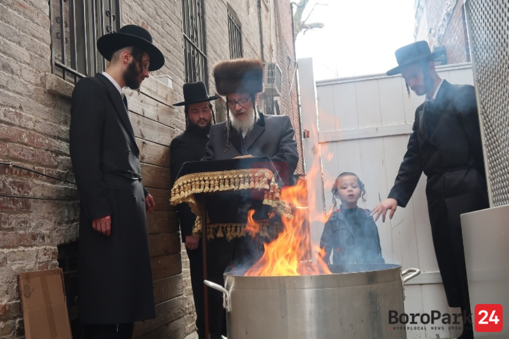 Photo Gallery: Yom Tov Pesach by Admorim and Rabbonim - Part 1