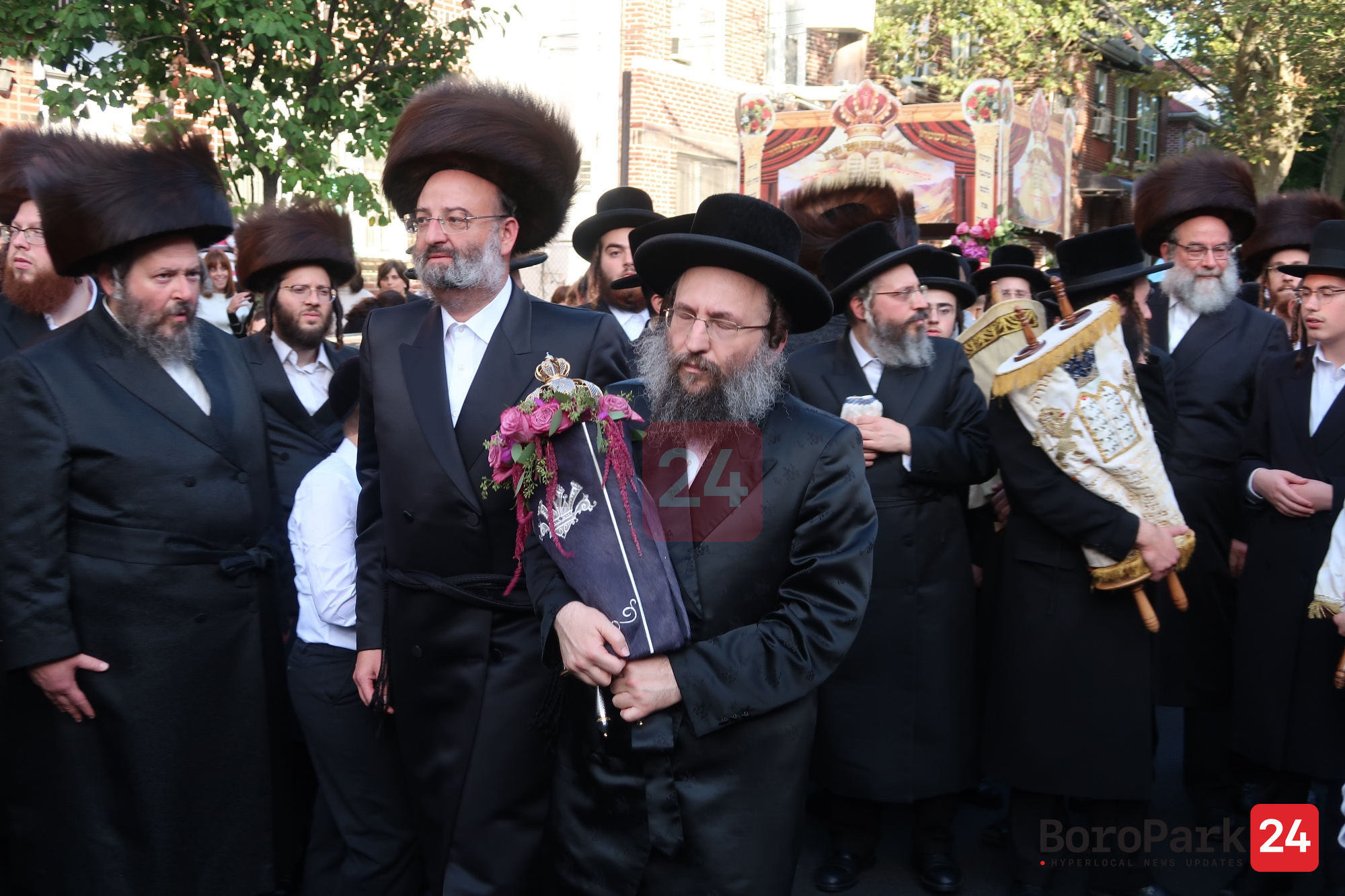 Hachnusas Seifer Torah to the Shenyitza Shul in Boro Park