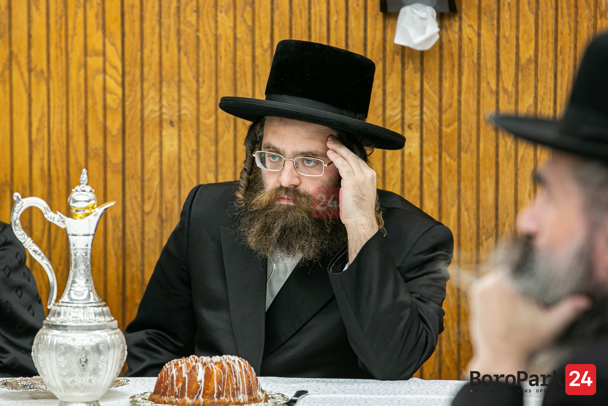 Kabulas Punim for the Amshinov-Beis Shemesh Rebbe in the Amshinov Shul in Boro Park