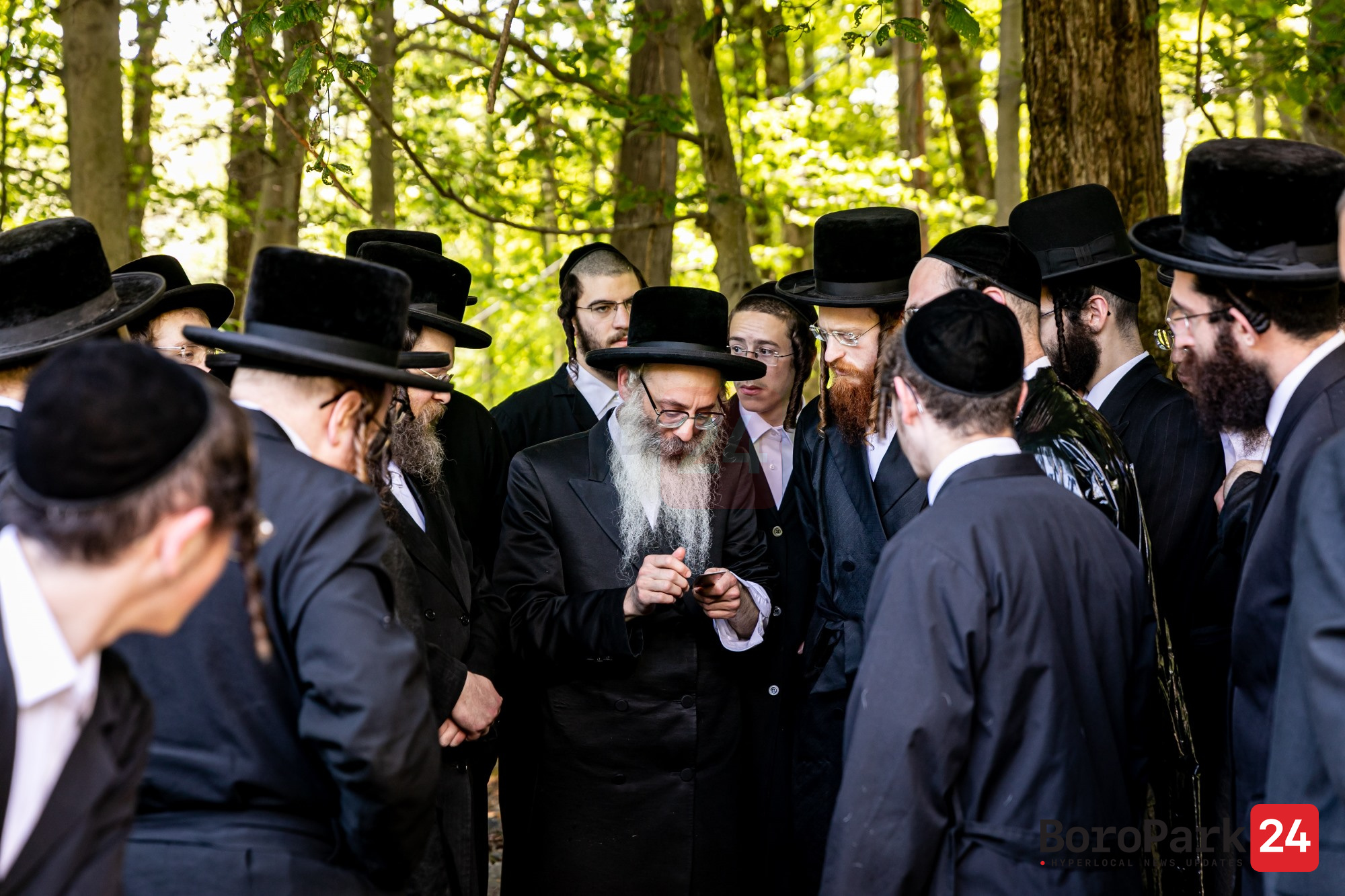 A group of bochurim who studied Hilchos Shchita in the Chernobyler yeshiva of Eretz Yisroel but were forced to remain in the US due to Covid were shown a live shechita demonstration upon the completion of the sugya.