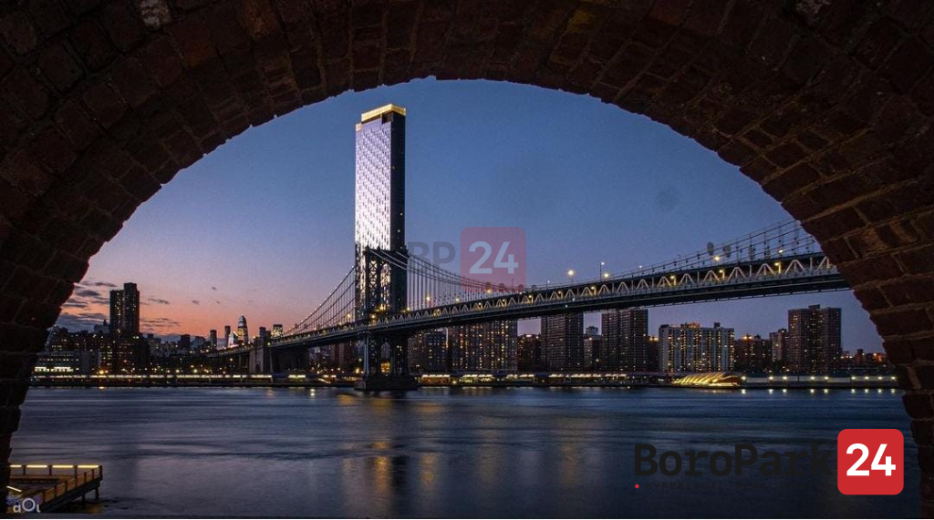A Construction worker falls to his death while painting on the Manhattan Bridge